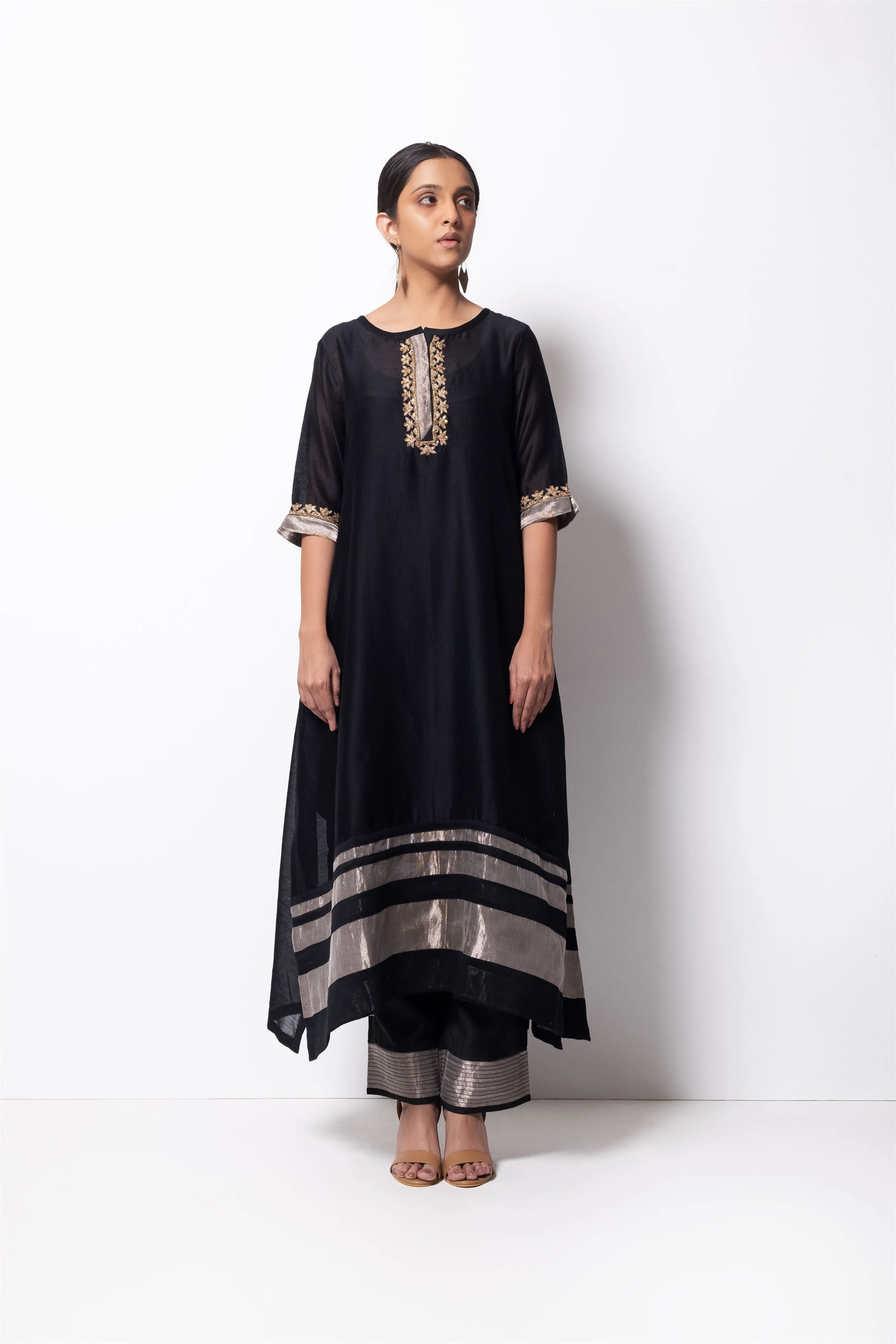 Bhavik Shah   I   New Jersey Kurta Full Set - Kurta, Stole, Pants, With Slip Kurta - Handwoven Chanderi Silk, Stole - Chanderi & Zari, Pants - Cotton Silk BLACK CH-SK-BK-23